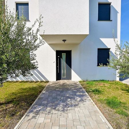 Apartment Flori With Sea View Малинска Экстерьер фото